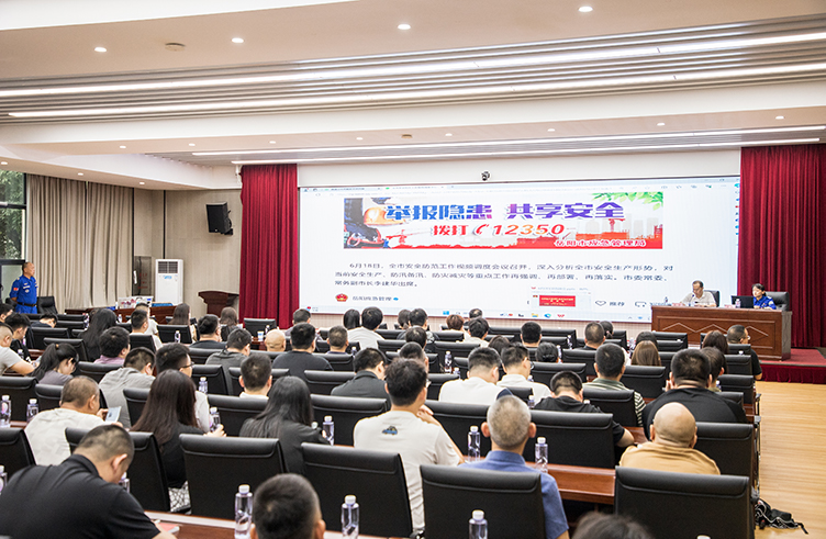 急救知識進(jìn)企業(yè) 攜手共筑安全墻 市城運(yùn)集團(tuán)與市藍(lán)天救援隊(duì)聯(lián)合開展急救知識宣講培訓(xùn)