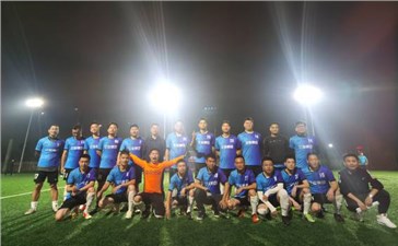 綠茵場綻放青春風采 市交投集團足球隊首戰(zhàn)告捷