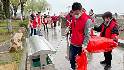 學(xué)雷鋒“守護(hù)一江碧水凈灘行動”志愿服務(wù)活動