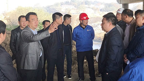 副市長(zhǎng)楊昆調(diào)研臨湖公路太陽(yáng)橋互通段