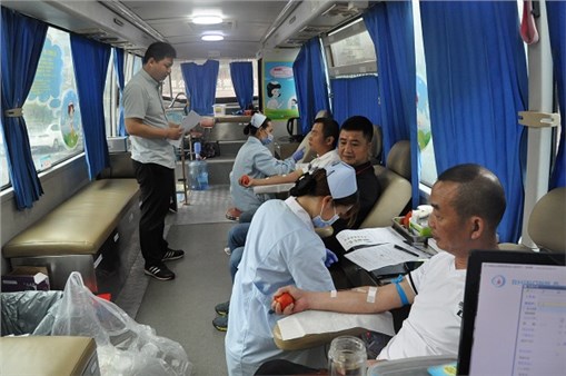 愛心凝聚力量 熱血重鑄生命 交投集團(tuán)57名志愿者參與無償獻(xiàn)血