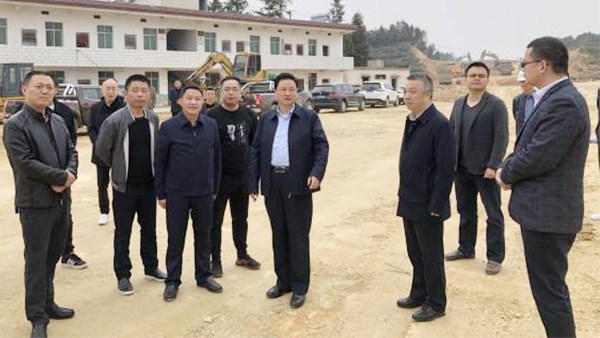 確保今年10月1日全線通車(chē) 向偉雄實(shí)地督導(dǎo)調(diào)研G353項(xiàng)目建設(shè)