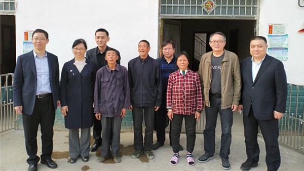 扶貧路上 魚水情深 市交投集團董事長赴平江參與省政協(xié)“三個一”扶貧行動大回訪