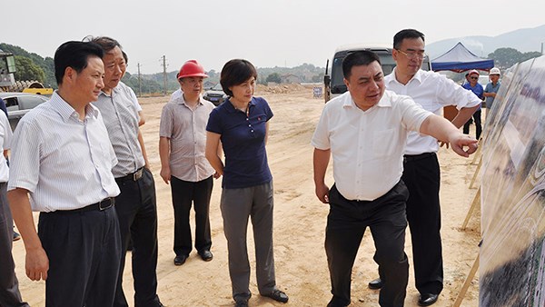 市委副書記李愛武一行調(diào)研我司臨湖公路項目