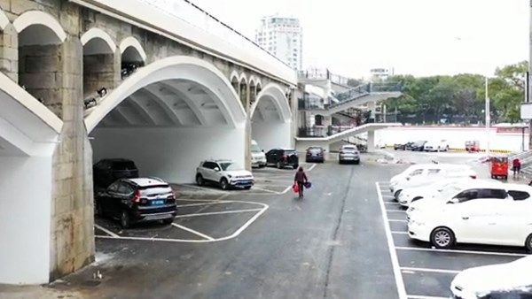 煥然一新！還記得當(dāng)初的小龍城嗎？變停車場免費(fèi)使用啦