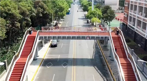 刷新“交投速度”， 東升小學(xué)旁這座天橋廣受好評(píng)